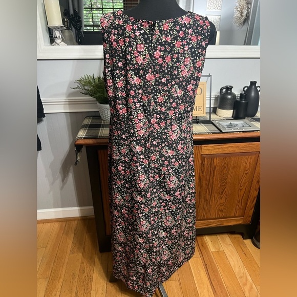 Kathie Lee Floral Maxi Dress - Picture 4 of 5